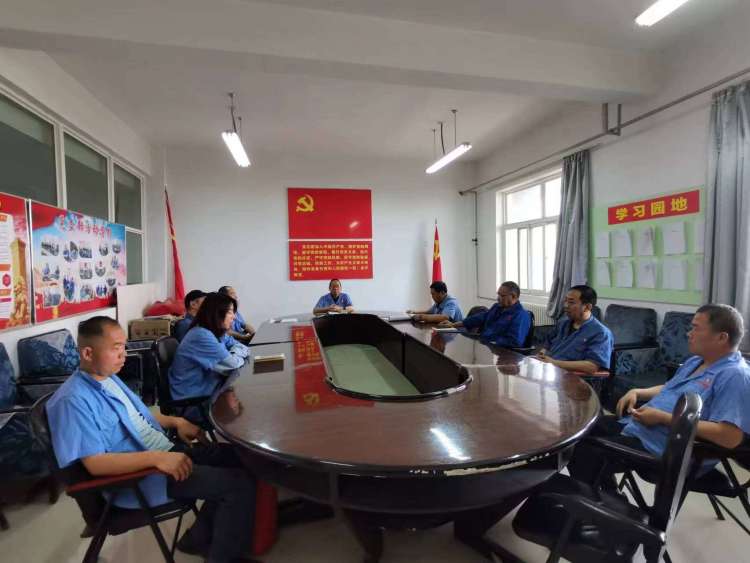 運(yùn)輸采供黨支部召開(kāi)黨員大會(huì)，組織主題教育集中學(xué)習(xí)。